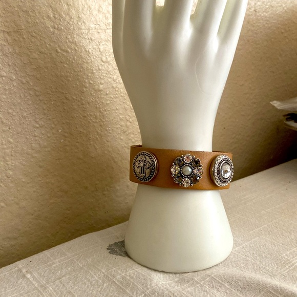Tan Vegan Rhinestoned Cabochon Snap Bracelet - Picture 4 of 4